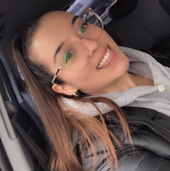 Meet your Posher, Noémy - Picture 1 of 1